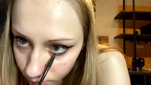 Snapshot of christinebrillhart chatting on 4, 3, 2026 Bella online show from 4, 3, 2026