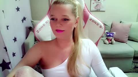Snapshot of christirose chatting on 17, 1, 2026 Christi online show from 17, 1, 2026