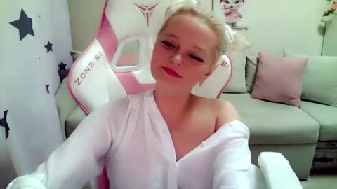 Snapshot of christirose chatting on 7, 7, 2026 Christi online show from 7, 7, 2026
