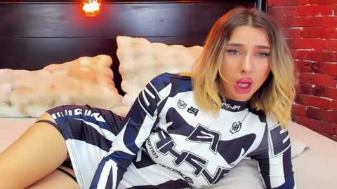 Snapshot of christyna_ross chatting on 2, 5, 2026 christyna_ross online show from 2, 5, 2026