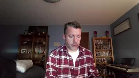 Snapshot of chrisw8121 chatting on 4, 12, 2025 chrisw8121 online show from 4, 12, 2025