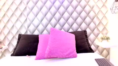 Snapshot of chrystal_golden chatting on 17, 2, 2025 Christal Golden online show from 17, 2, 2025