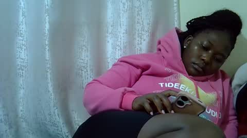 Snapshot of chubby_queenie07 chatting on 18, 5, 2026 DivaDee online show from 18, 5, 2026