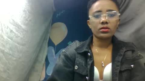Snapshot of ciciazzhh chatting on 27, 5, 2026 ciciazzhh online show from 27, 5, 2026