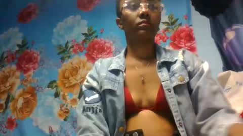 Snapshot of ciciazzhh chatting on 4, 6, 2026 ciciazzhh online show from 4, 6, 2026
