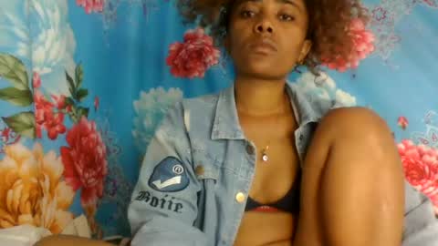 Snapshot of ciciazzhh chatting on 19, 6, 2026 ciciazzhh online show from 19, 6, 2026