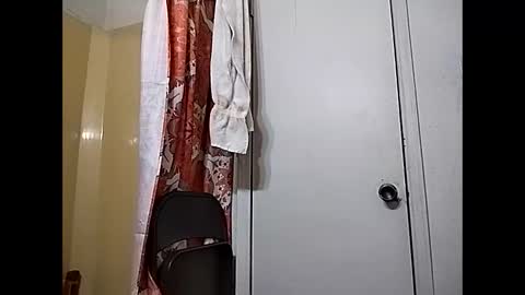 Snapshot of ciestep8216 chatting on 5, 1, 2025 ciestep8216 online show from 5, 1, 2025