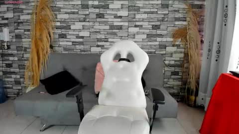 Ciindy Lovers online show from 6, 11, 2025