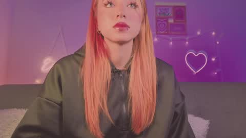 Sofi Eva and Mey online show from 5, 4, 2026