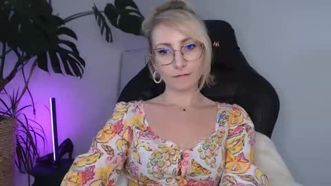Snapshot of cinderellamoon chatting on 5, 6, 2026 Cinderella online show from 5, 6, 2026