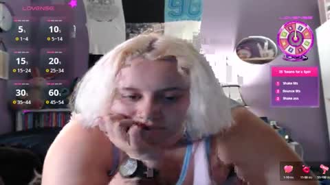 Snapshot of cinnaburwood chatting on 22, 12, 2024 Cinna online show from 22, 12, 2024