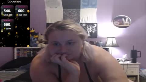 Snapshot of cinnaburwood chatting on 4, 10, 2025 Cinna online show from 4, 10, 2025