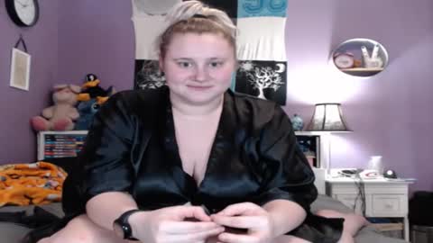 Snapshot of cinnaburwood chatting on 11, 11, 2025 Cinna online show from 11, 11, 2025