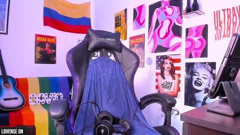 David     Independent Model online show from 25, 12, 2024