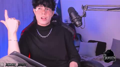 Snapshot of cinnamon_boyxxx chatting on 19, 9, 2025 David Independent Model online show from 19, 9, 2025