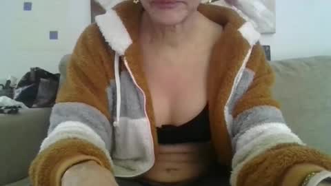 Snapshot of cinthia2525 chatting on 17, 5, 2026 cinthia2525 online show from 17, 5, 2026