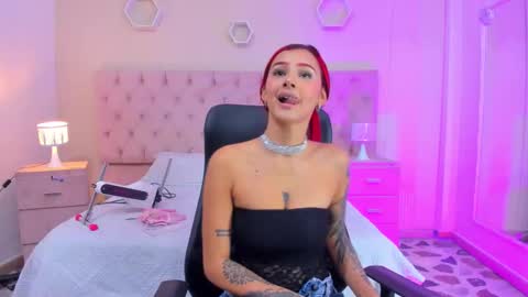 Snapshot of cintiacolins chatting on 4, 11, 2025 CintiaCollins online show from 4, 11, 2025