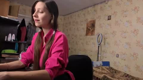 Snapshot of cirabonnet chatting on 5, 11, 2025 Lisa Salivan online show from 5, 11, 2025