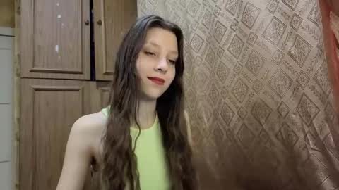 Snapshot of cirabonnet chatting on 13, 12, 2025 Lisa Salivan online show from 13, 12, 2025