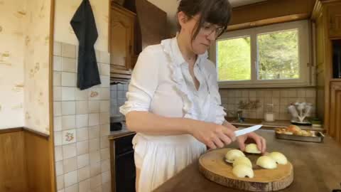 Snapshot of claire_moulin chatting on 24, 4, 2026 Claire Moulin online show from 24, 4, 2026