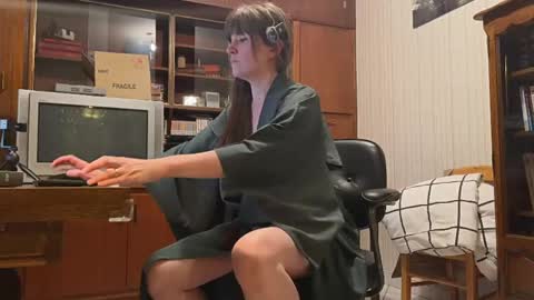 Snapshot of claire_moulin chatting on 27, 5, 2026 Claire Moulin online show from 27, 5, 2026