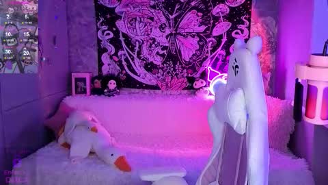 Snapshot of clairefaers chatting on 16, 11, 2025 Claire Faers online show from 16, 11, 2025