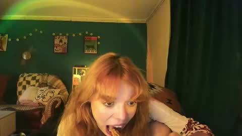 Snapshot of clancyosbourne chatting on 17, 9, 2025 Clancy online show from 17, 9, 2025