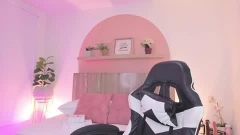 C L A R A online show from 19, 2, 2026