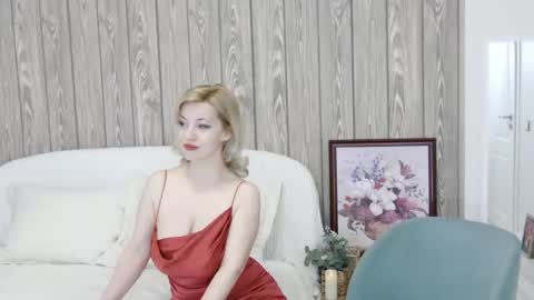 Classy Tinna online show from 7, 4, 2026