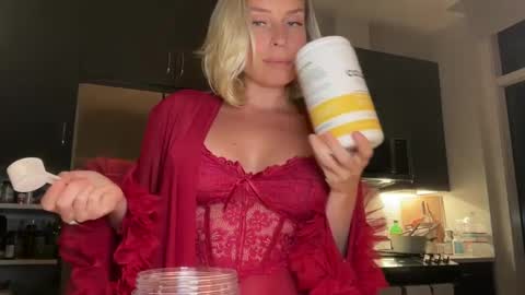 Snapshot of claudia_loves_u chatting on 27, 9, 2025 claudia_loves_u online show from 27, 9, 2025