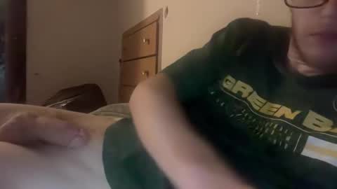 Snapshot of cleatus27 chatting on 24, 4, 2026 cleatus27 online show from 24, 4, 2026