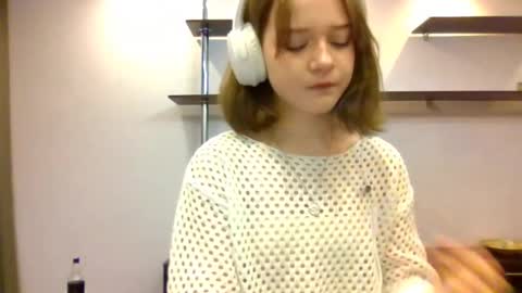 Snapshot of clementinaaures chatting on 4, 11, 2025 clementinaaures online show from 4, 11, 2025