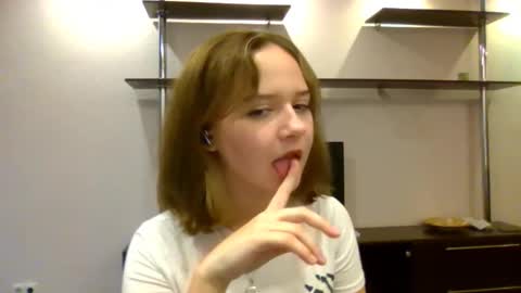 Snapshot of clementinaaures chatting on 7, 11, 2025 clementinaaures online show from 7, 11, 2025