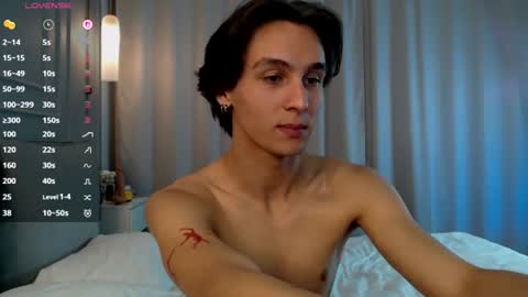 Snapshot of cleo_strings_ chatting on 1, 8, 2026 Cleo online show from 1, 8, 2026