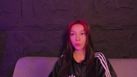 cleowhite_ online show from 21, 11, 2025