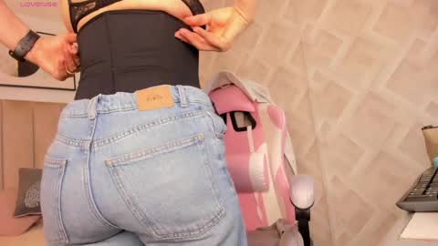 clhoe_johnson_ online show from 16, 4, 2026