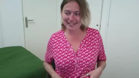 Snapshot of clittytastic chatting on 10, 4, 2026 Syl online show from 10, 4, 2026