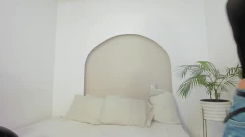 Cloe  online show from 19, 12, 2025