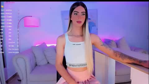 CLOE REMINTON online show from 18, 1, 2025