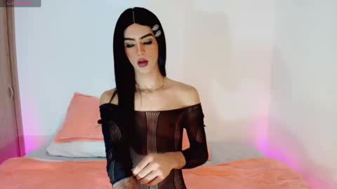 CLOE REMINTON online show from 27, 1, 2025