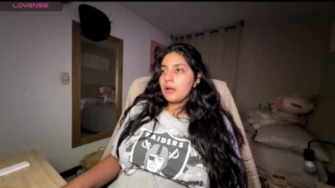 cloe small online show from 17, 10, 2025