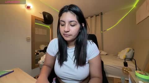 cloe small online show from 23, 12, 2025