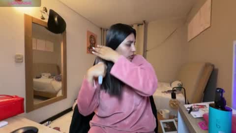 cloe small online show from 7, 1, 2026