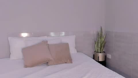 Chloe Smith online show from 5, 11, 2025