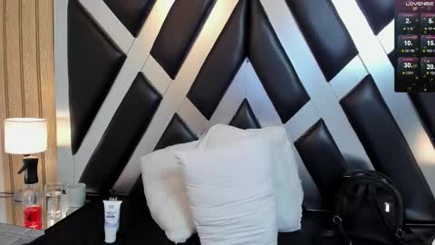 lady cloe person online show from 28, 2, 2026