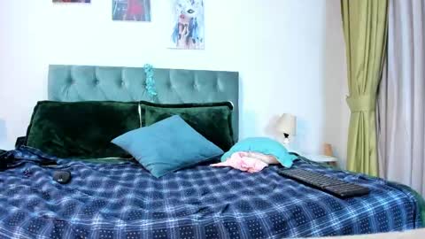 Snapshot of clown_face chatting on 24, 2, 2025 emely dolce online show from 24, 2, 2025