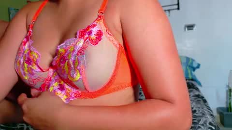 Snapshot of clydexxxbunny chatting on 12, 6, 2026 Clyde and Bunny online show from 12, 6, 2026