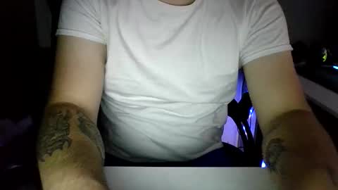 Snapshot of cmatthew32 chatting on 20, 5, 2026 cmatthew32 online show from 20, 5, 2026