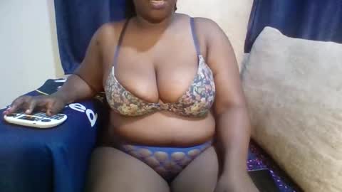 Snapshot of coco_vibes chatting on 17, 4, 2026 Zuri online show from 17, 4, 2026
