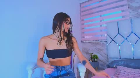 Snapshot of colett_hall chatting on 31, 5, 2026 colett online show from 31, 5, 2026